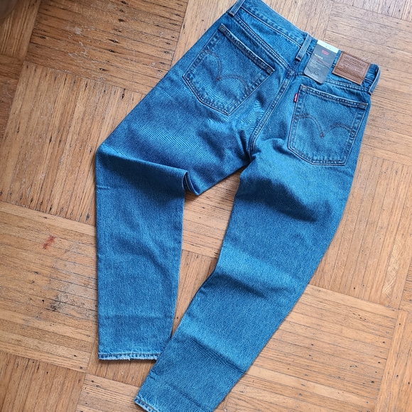 Levi's Wedgie Fit High Rise Tapered Leg Icon Fit 26 - Picture 2 of 8